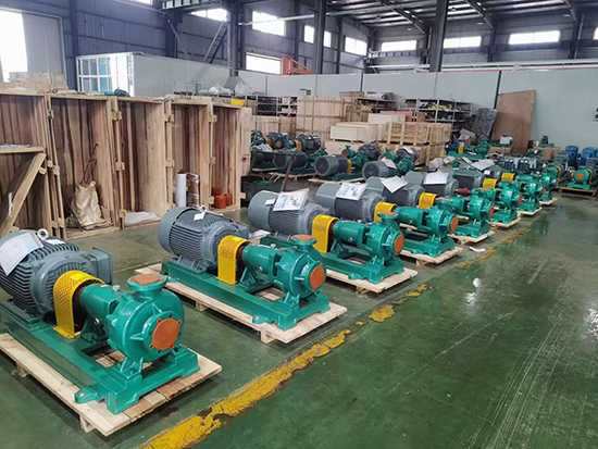 碱液输送泵选型指南：不锈钢与氟塑料材质如何选择?